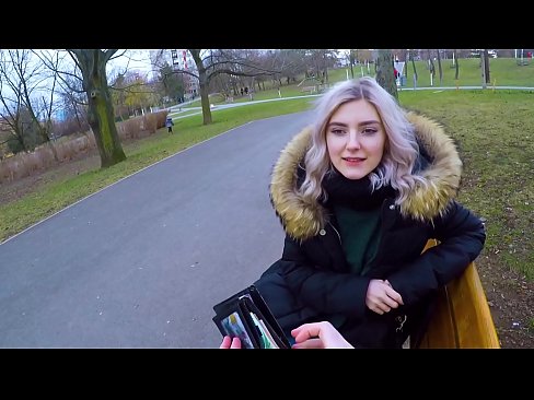 ❤️ Drénkt e Frieme säi waarme Spuer fir Suen - Blowjob am Park vum Eva Elfie ❤️❌ Qualitéit Porno bei eis ️❤